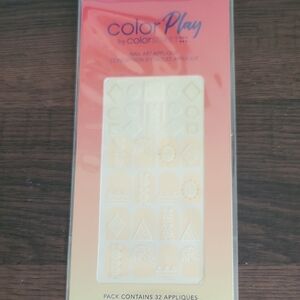 Color Street Color Play Nail Appliques in Cream and Gold